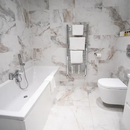 Ξενοδοχείο Castle Varagh & Bar