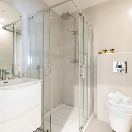 Ξενοδοχείο Castle Varagh & Bar 4*