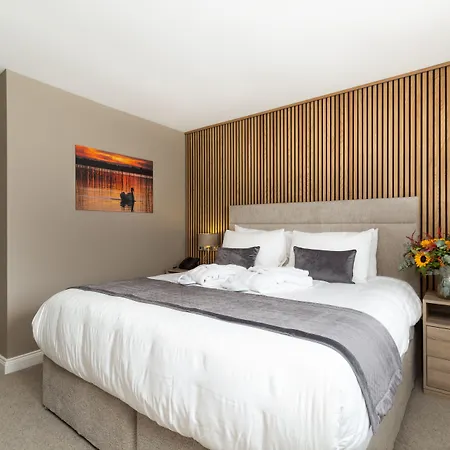 Ξενοδοχείο Castle Varagh & Bar