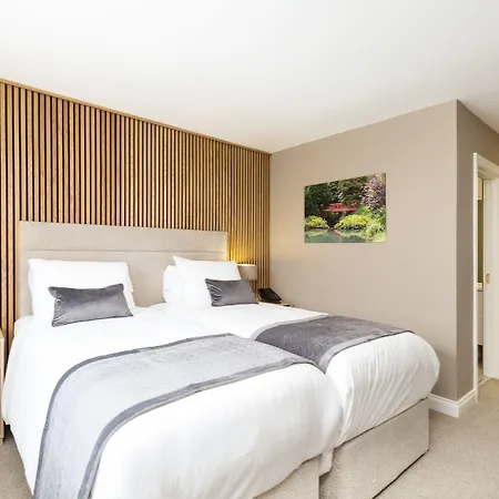 Castle Varagh & Bar Otel