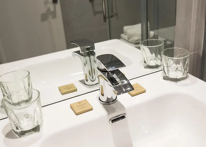 Hotel Castle Varagh & Bar