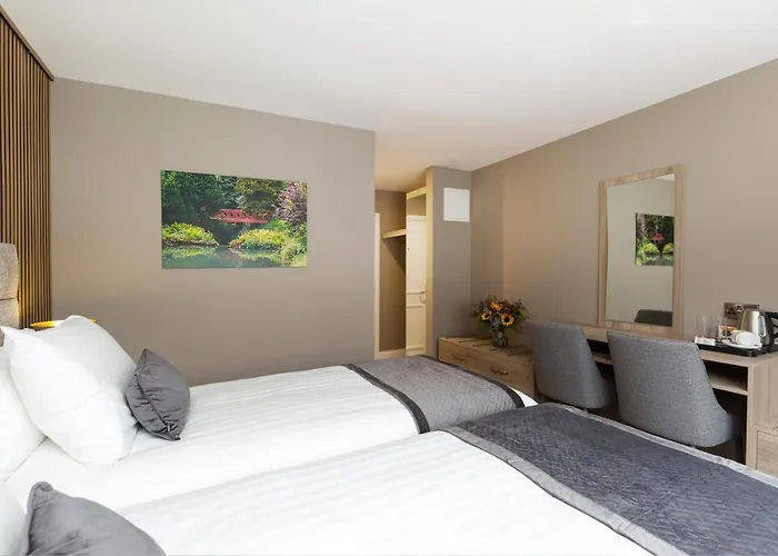 Hotel Castle Varagh & Bar