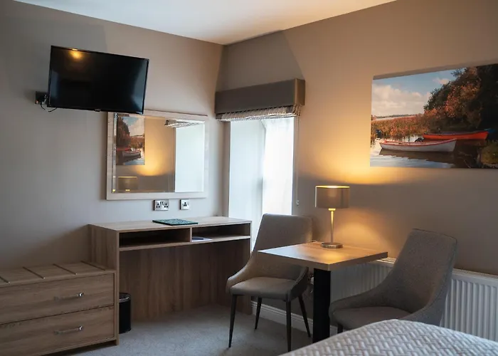 Castle Varagh & Bar Hotel