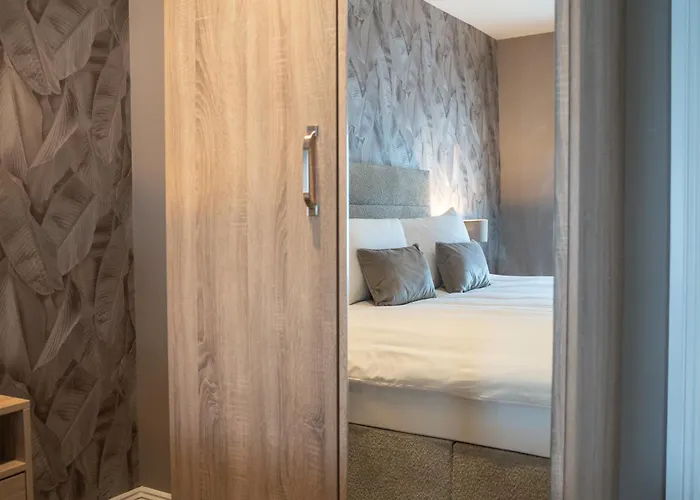 Hotel Castle Varagh & Bar