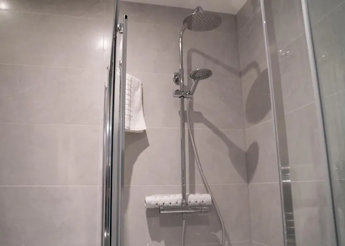 Castle Varagh & Bar Отель