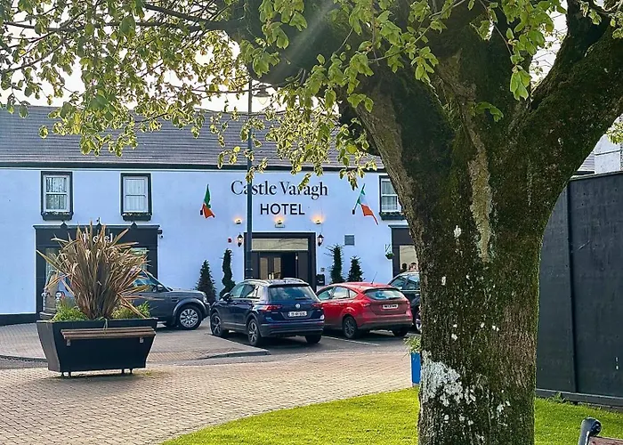 Castle Varagh & Bar Hotel