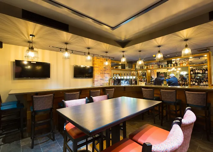 Castle Varagh & Bar Hotel