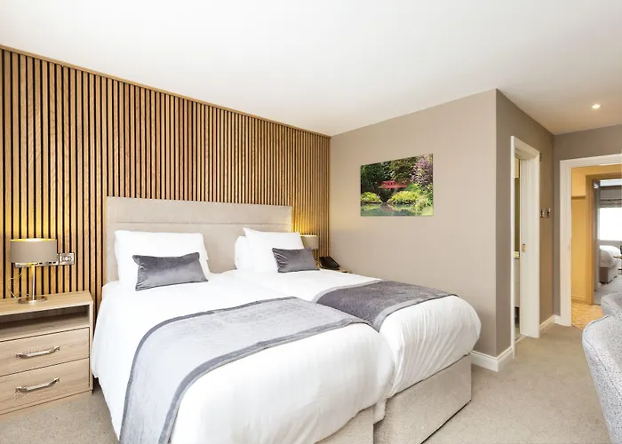 Castle Varagh & Bar Hotel